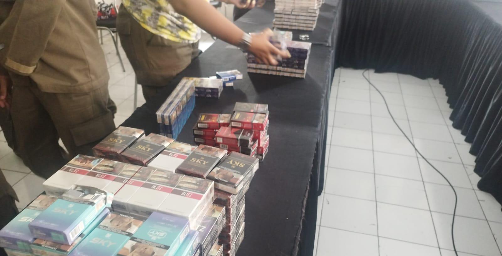 Satpol PP Kota Sukabumi Amankan Belasan Ribu Batang Rokok Ilegal
