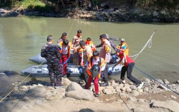 BPBD dan Koarmada RI Ganti Perahu Penyeberangan Warga Jampangtengah