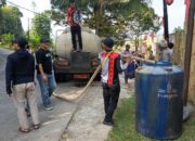 Musim Kemarau, Warga Cicurug Antre Bantuan Air Bersih