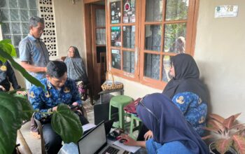 Inovasi Jemput Bola Pajak, Kelurahan Gedongpanjang Catat Realisasi Rp168 Juta