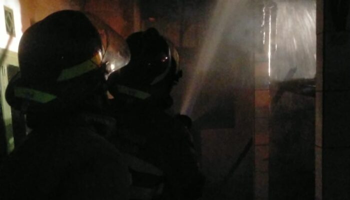 Korsleting Listrik Picu Kebakaran Rumah di Cisaat