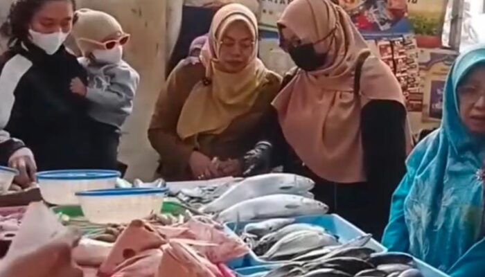 Diskumindag Sukabumi Pastikan Pangan Pasar Pelita Aman Konsumsi