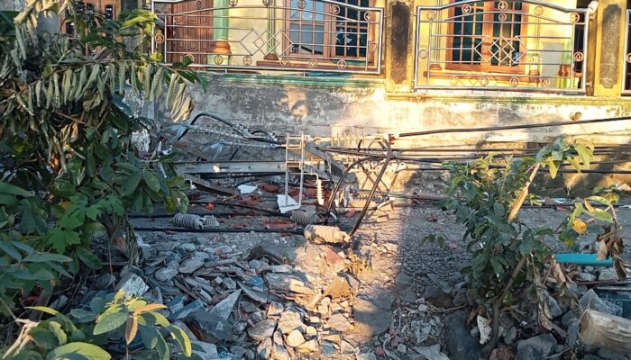Angin Kencang Robohkan Tiang Listrik di Simpenan, Jalan Nasional Lumpuh Sementara