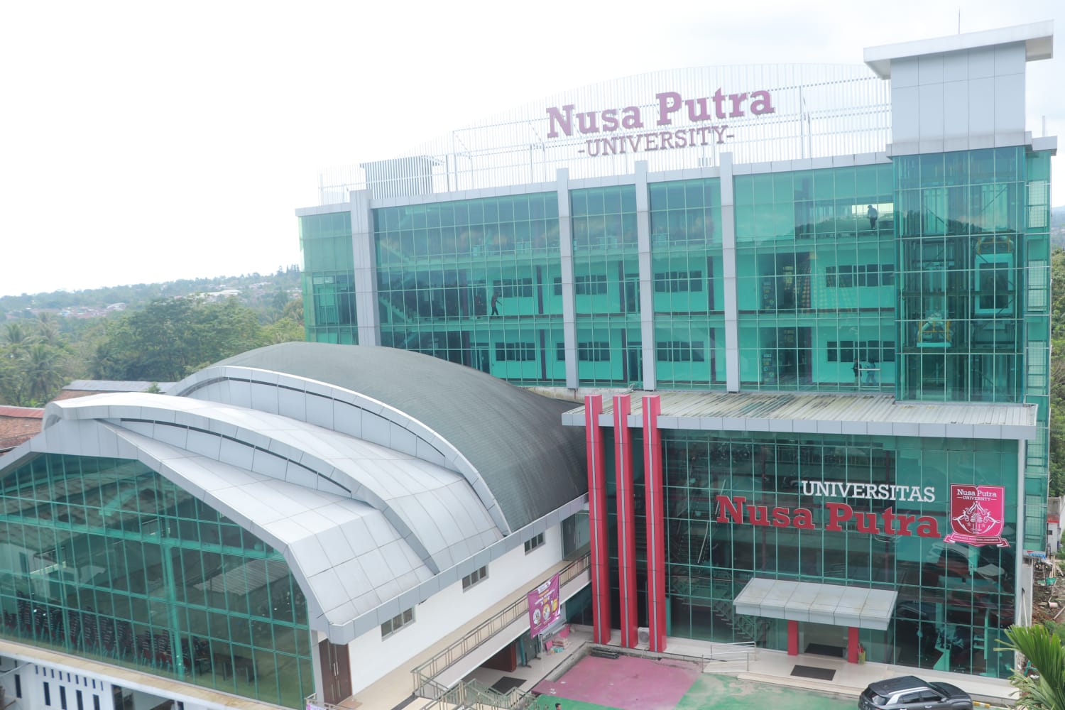 KAMPUS NUSA PUTRA: Gedung Nusa Putra University di Kabupaten Sukabumi.