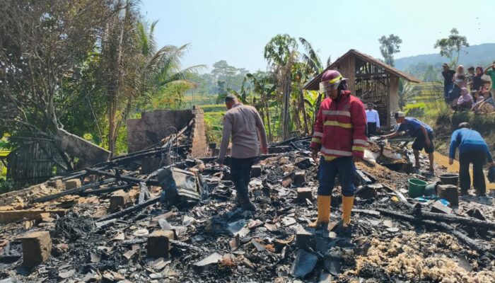 Korsleting Diduga Picu Kebakaran Rumah di Cimanggu