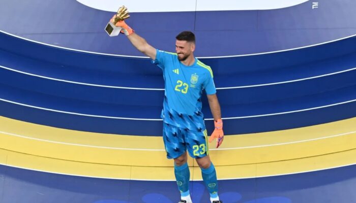 Sarung Tangan Emas Lengkapi Gelar Juara Spanyol