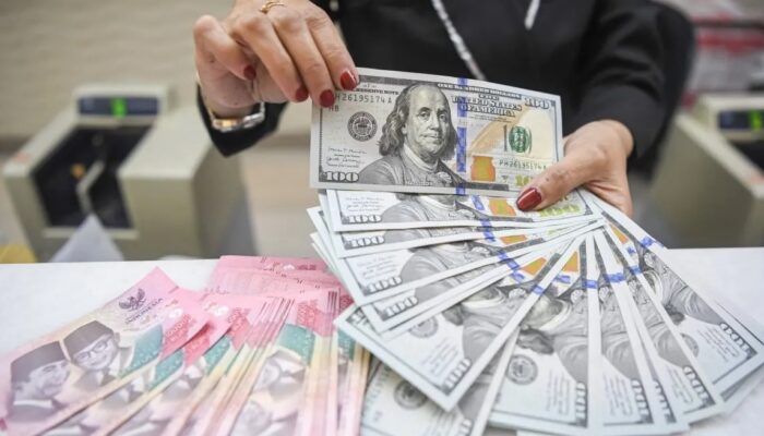 Rupiah Menguat Tipis, Sentuh Rp17.914 per Dolar AS
