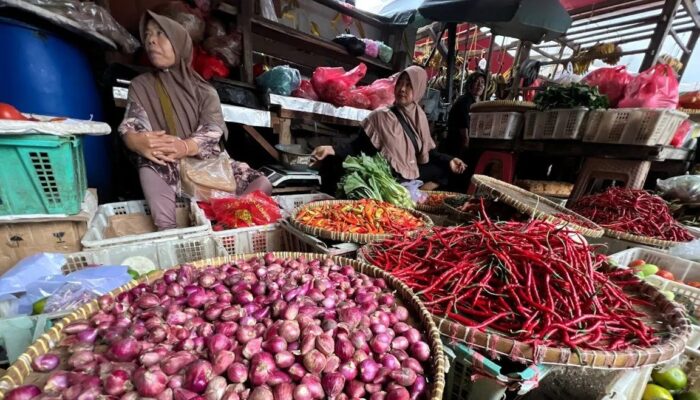 Cabai Rawit Merah Tembus Rp61.900, Telur Ayam Rp29.050
