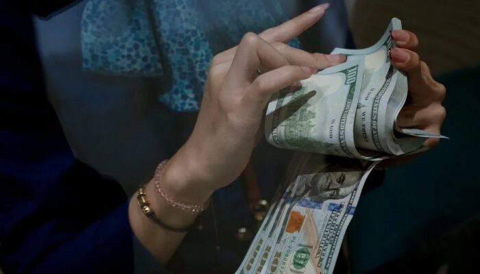 Rupiah Melemah ke Rp17.992 per Dolar AS