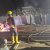 DIGEBER : Sejumlah pekerja saat melakukan pemasangan besi untuk perbaikan di lokasi longsor Tol Bocimi Seksi II, Km 64.600A, tepatnya di Kampung Sikup, Desa Purwasari, Kecamatan Cicurug, Kabupaten Sukabumi, pada Sabtu (06/04) malam.(foto : ist)